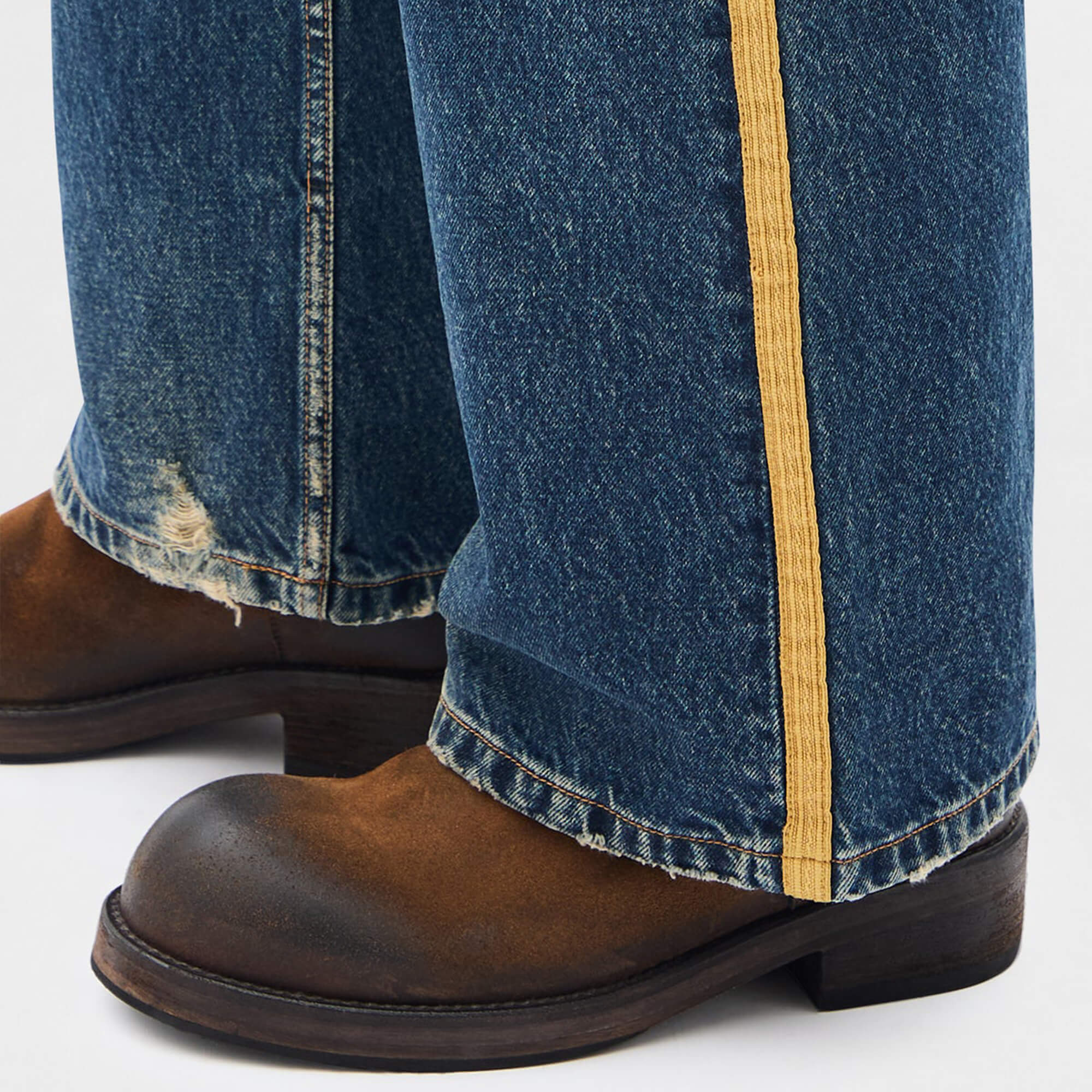 Alarik Contrast Side Band Flared Cropped Jeans - Image 4